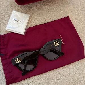 GUCCI eye-cat sunglasses
